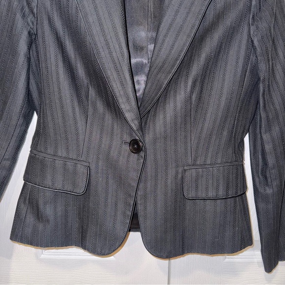 Banana Republic Blazer - Picture 3 of 10